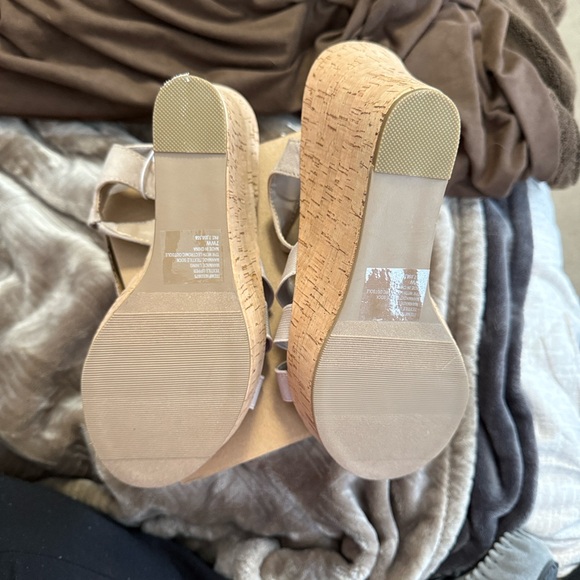 Torrid Women's Beige Sandals with Zipper- size 7 - Picture 4 of 4